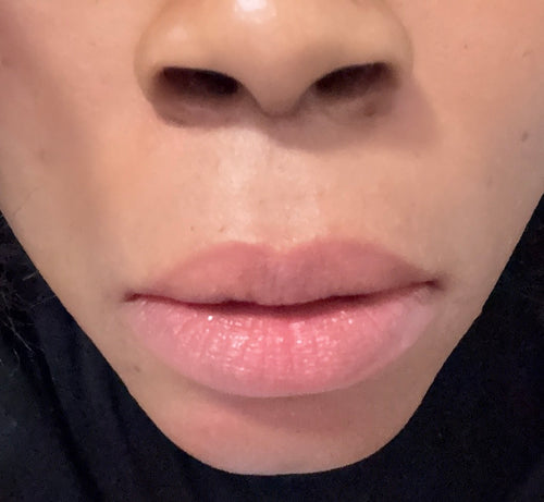 Après — BAUME À LÈVRE ROSE PERMANENT, EXFOLIE, ROSIE ET HYDRATE